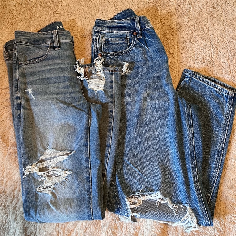 Two Pair Size 4 Short Women’s American Eagle Jeans Mom & High Rise Jegging